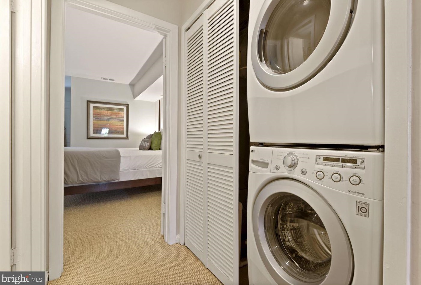 212 E St, Washington DC  20002-4923 exterior