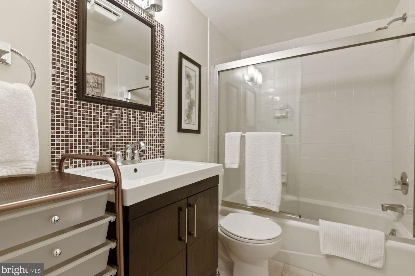 212 E St, Washington DC  20002-4923 exterior