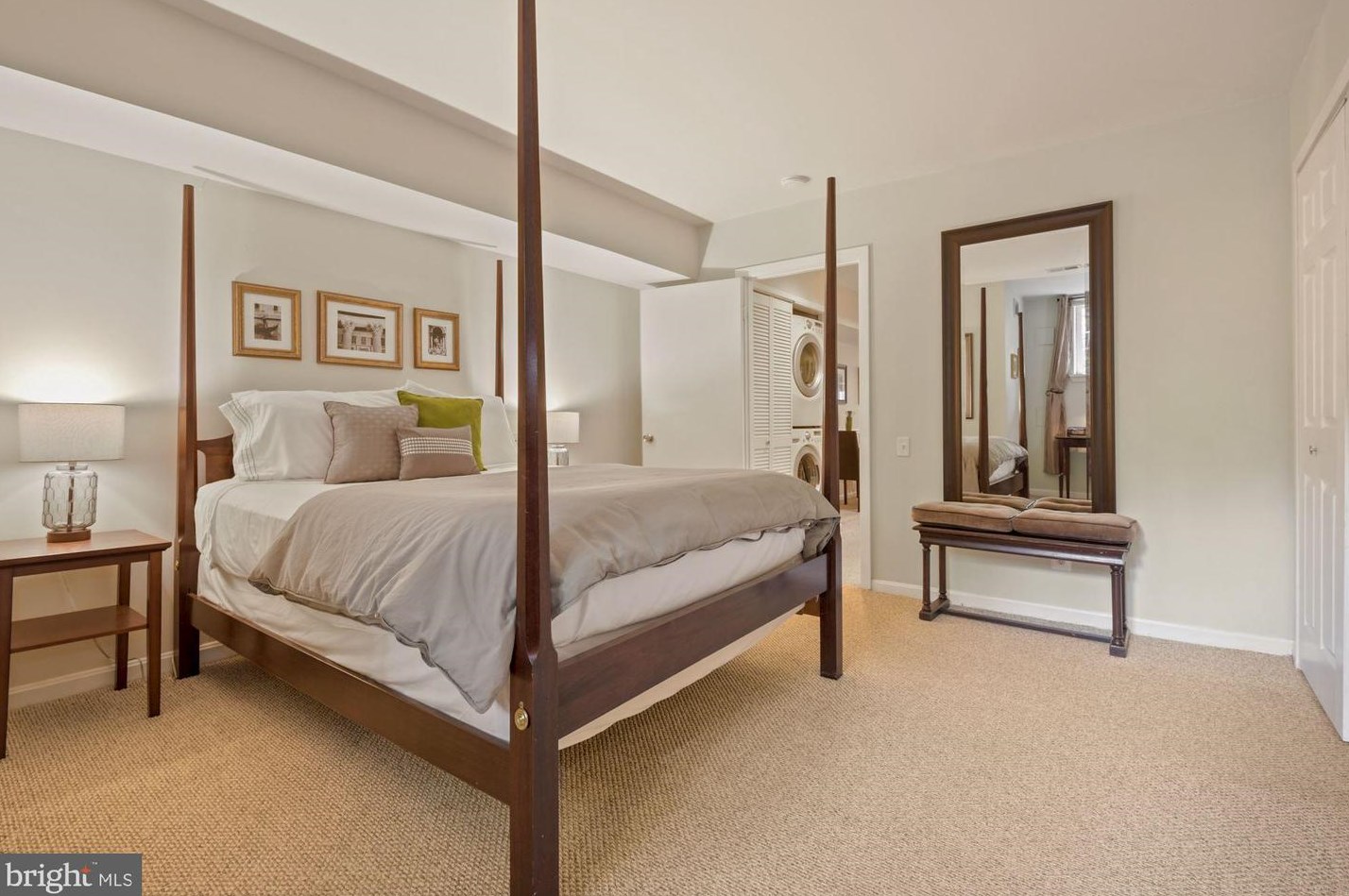 212 E St, Washington DC  20002-4923 exterior