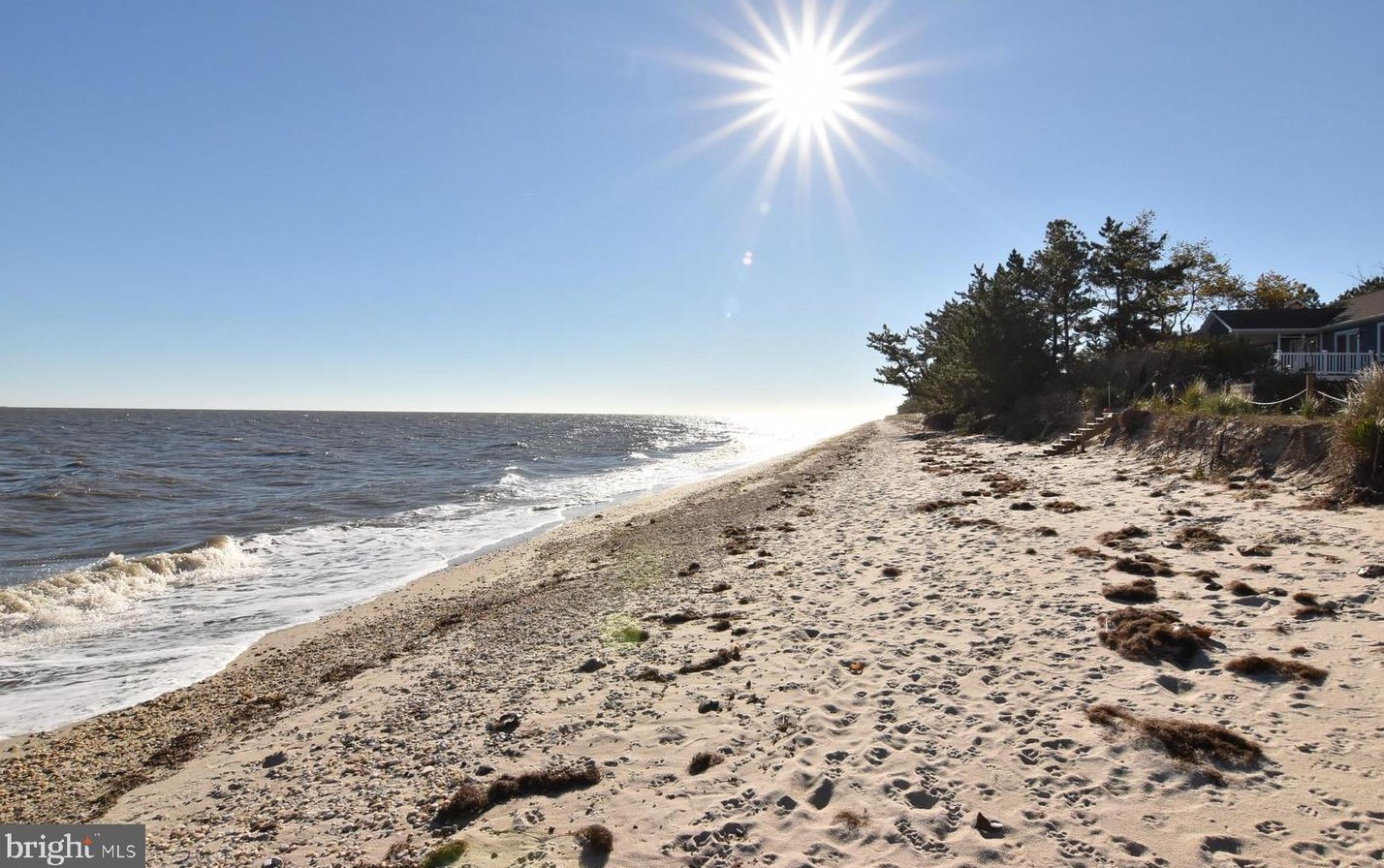 287 Bay Ave, Slaughter Beach, DE 19963