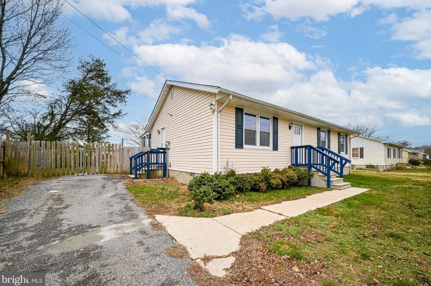 509 W 8th St, Laurel, DE 19956