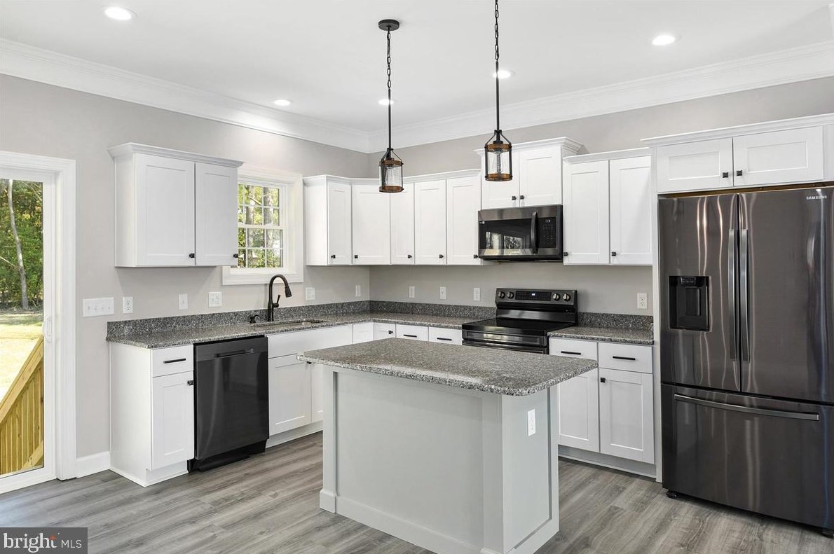 8369 W Hearns Pond Rd, Seaford, DE 19973
