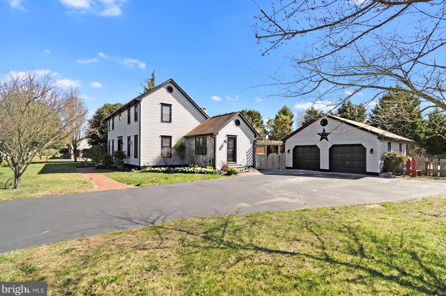 10 E Saratoga Rd, Slaughter Beach, DE 19963