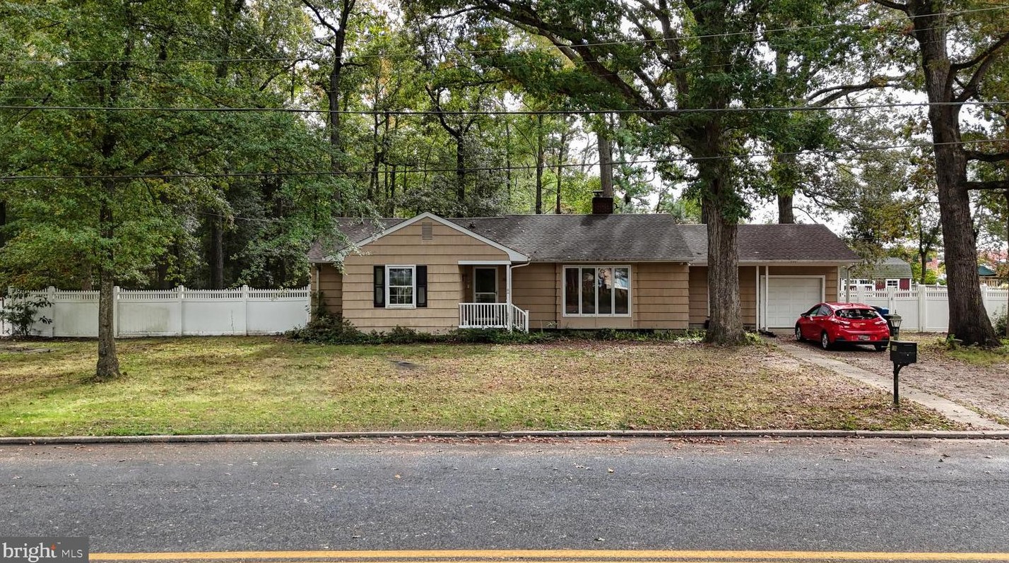 136 Oak Ln Dr, Laurel, DE 19956