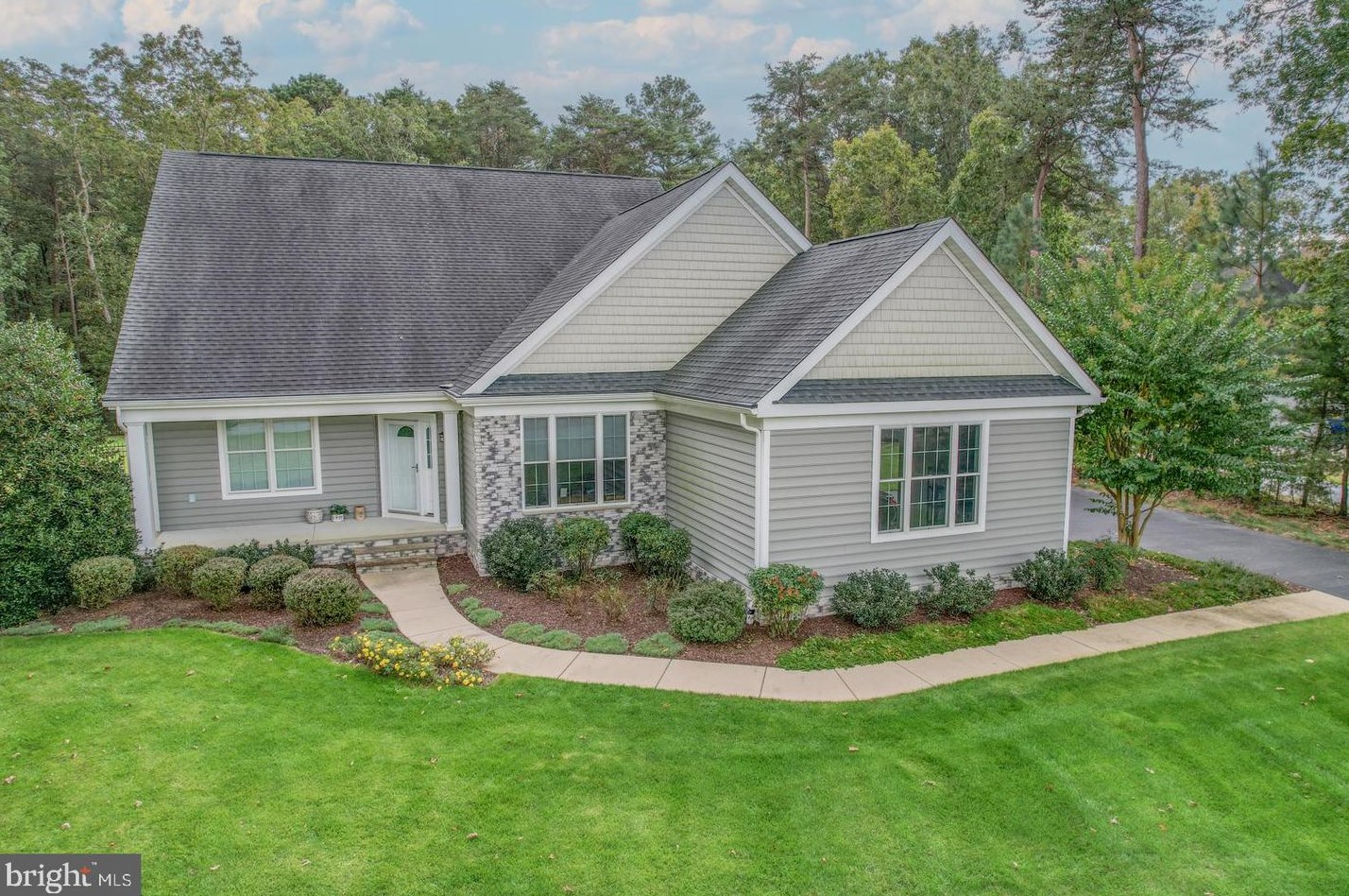18086 White Oak Dr, Milton, DE 19968