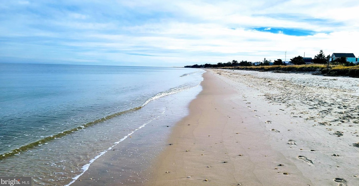 399 Bay Ave, Slaughter Beach DE  19963-4910 exterior