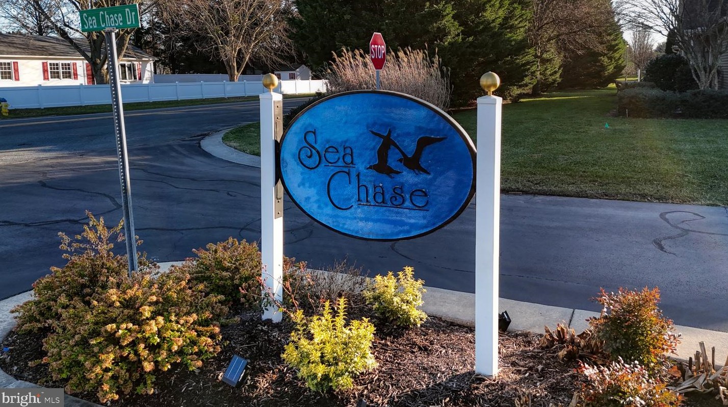 14 Sea Chase Dr, Rehoboth DE  19971-9535 exterior