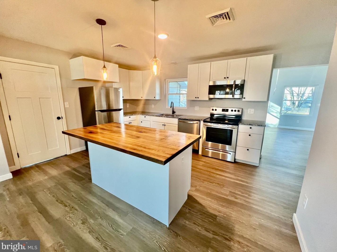 610 New St, Slaughter Beach, DE 19963