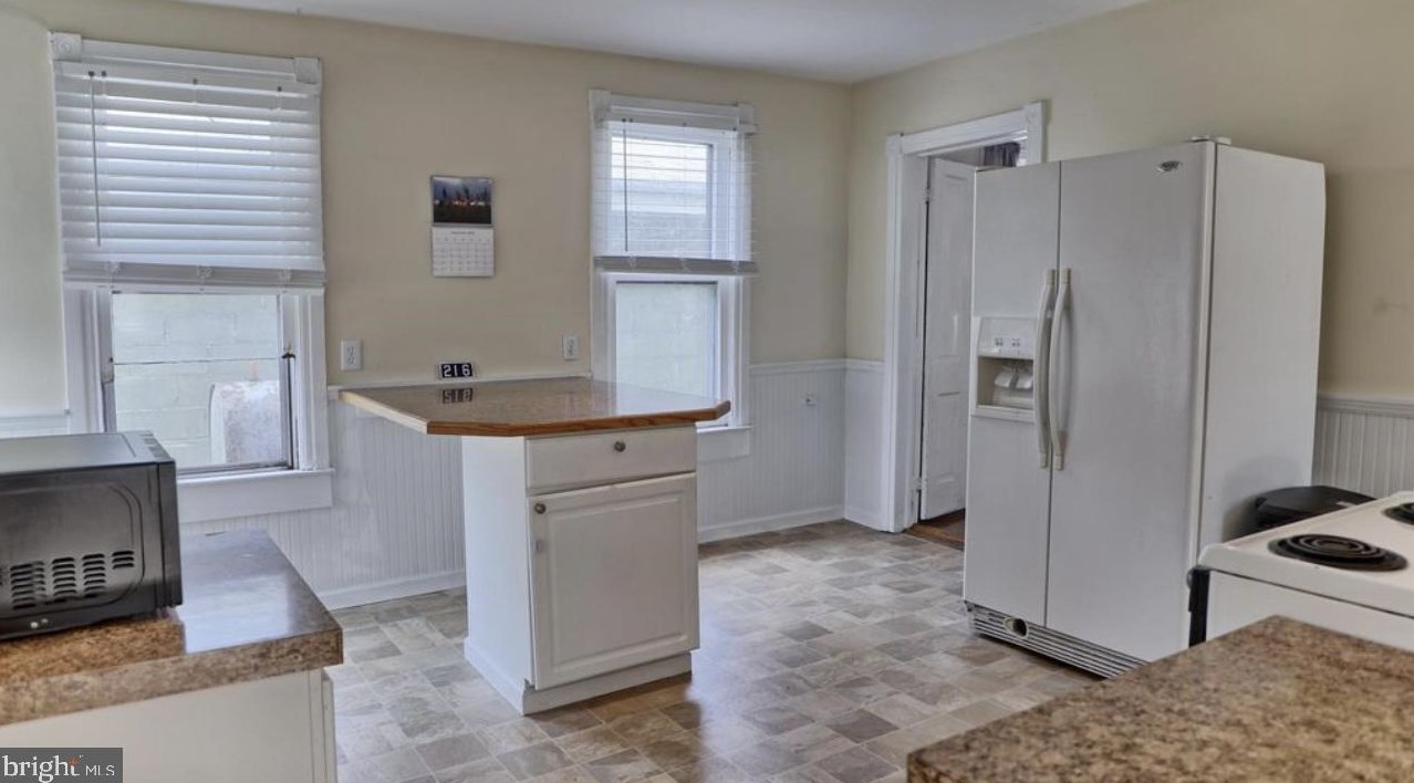 216 Washington St, Slaughter Beach DE  19963-1458 exterior