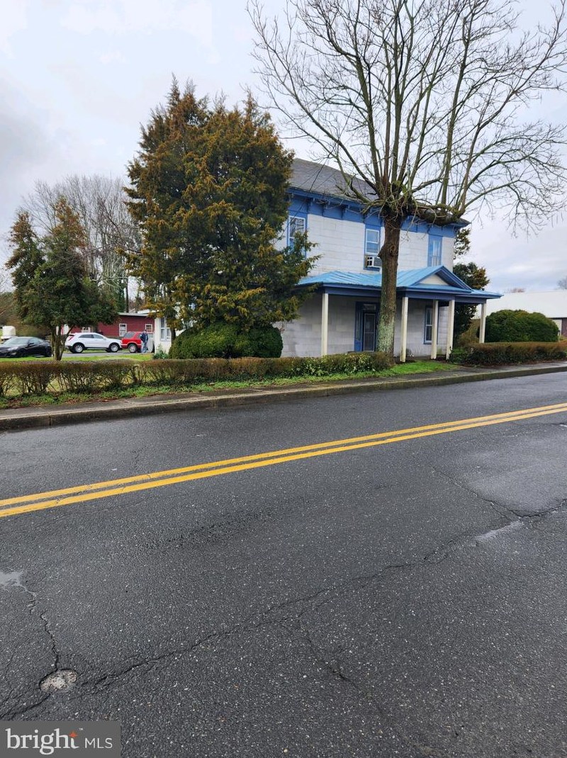 32 Main St, Frankford, DE 19945-9516