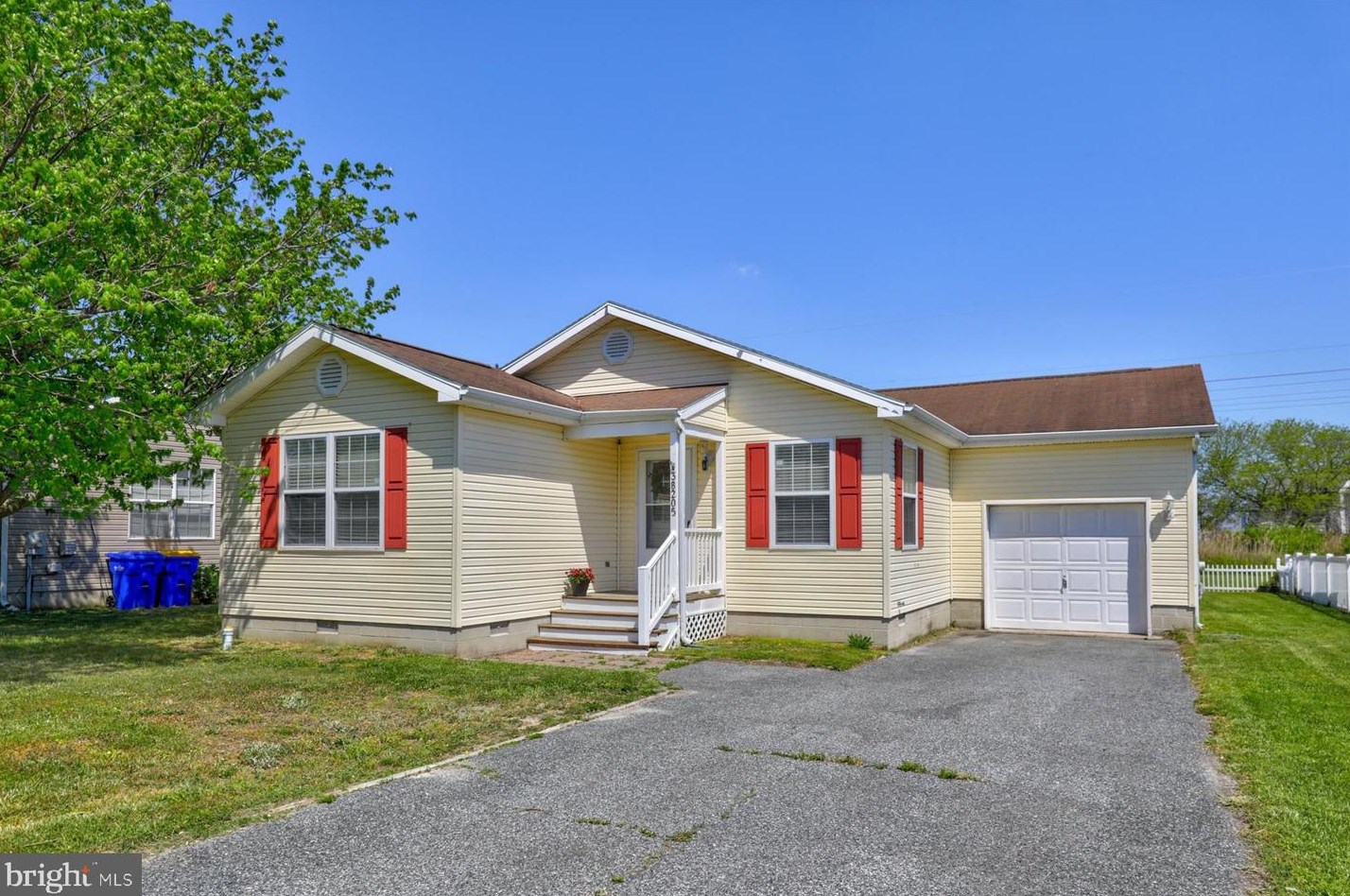 38205 Clover Ln, Frankford, DE 19945
