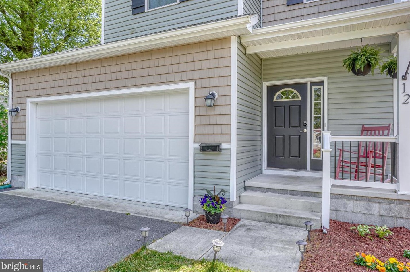 12 Elizabeth St, Slaughter Beach, DE 19963-2322