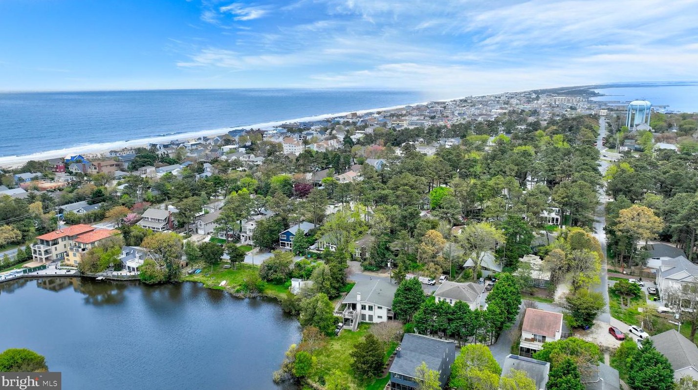 121 Chesapeake St, Rehoboth DE  19971-3417 exterior