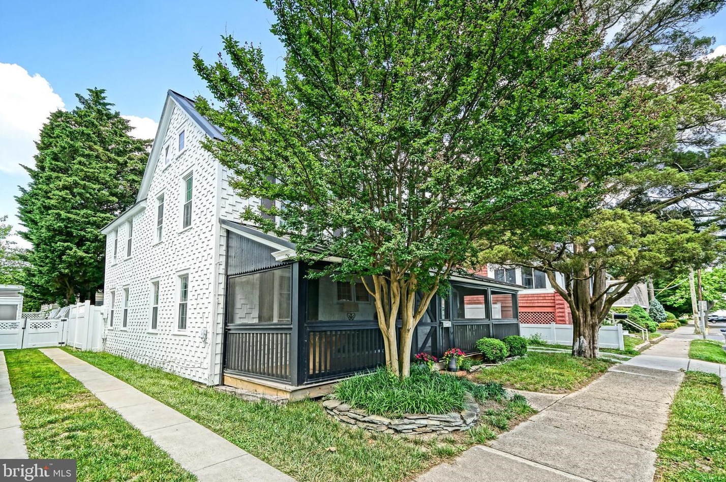 33 Maryland Ave, Rehoboth, DE 19971-2128
