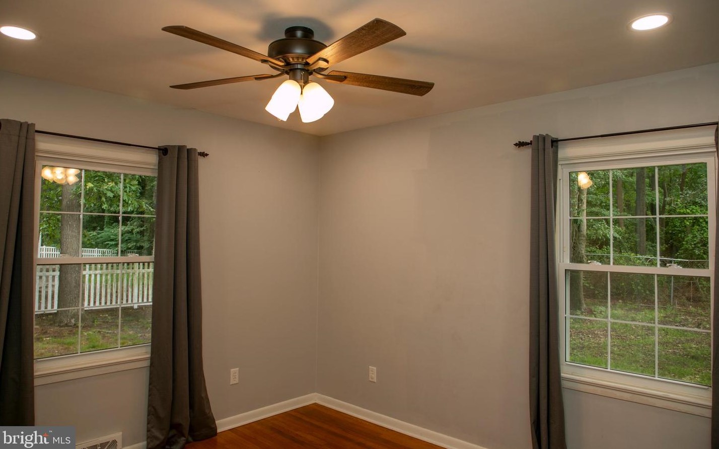 136 Oak Ln Dr, Laurel DE  19956-1461 exterior