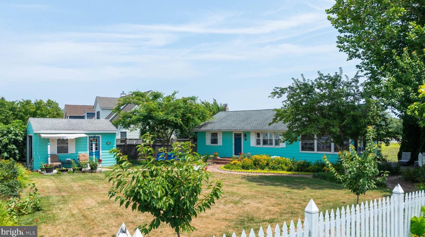 215 Monroe Ave, Lewes, DE 19958