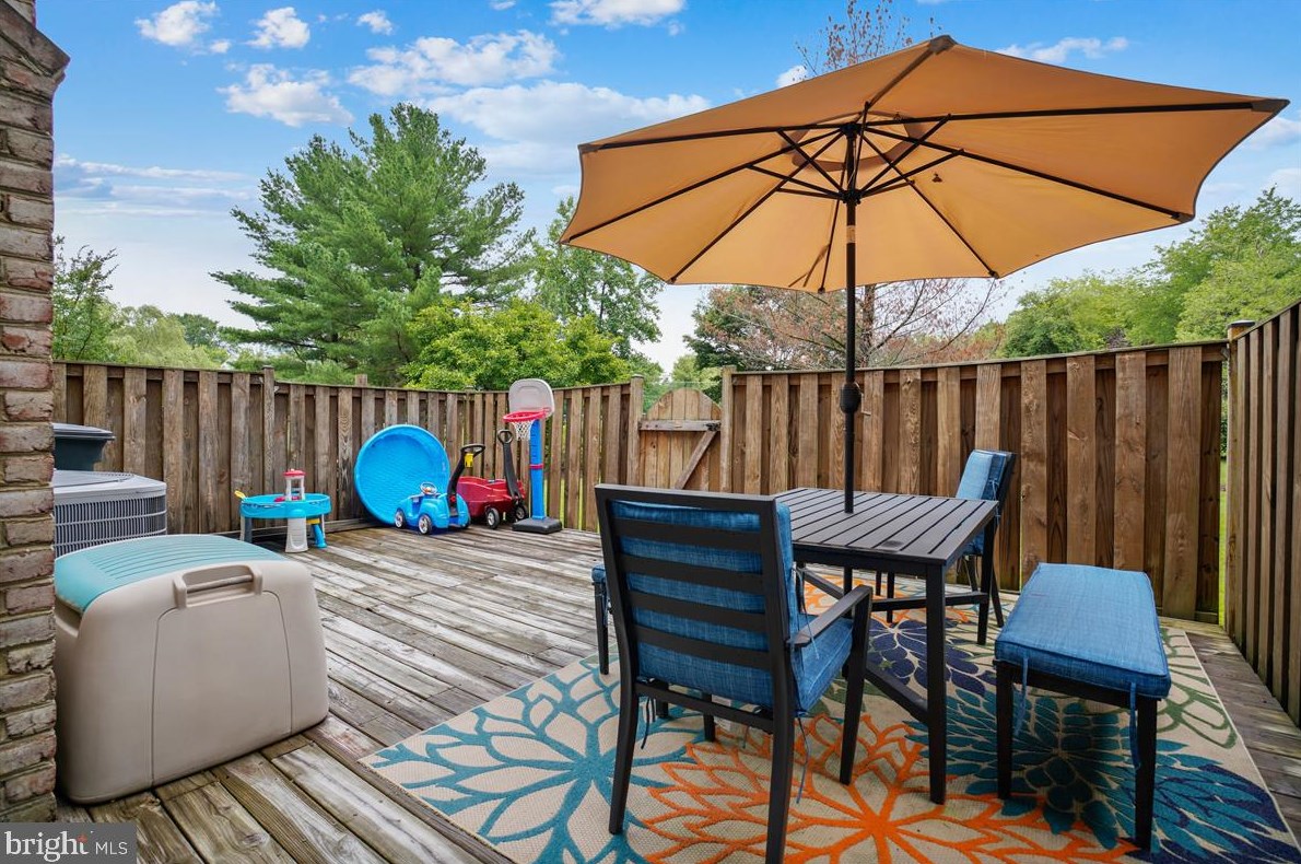 1122 Jeffrey Dr, Crofton MD 21114-1315 exterior