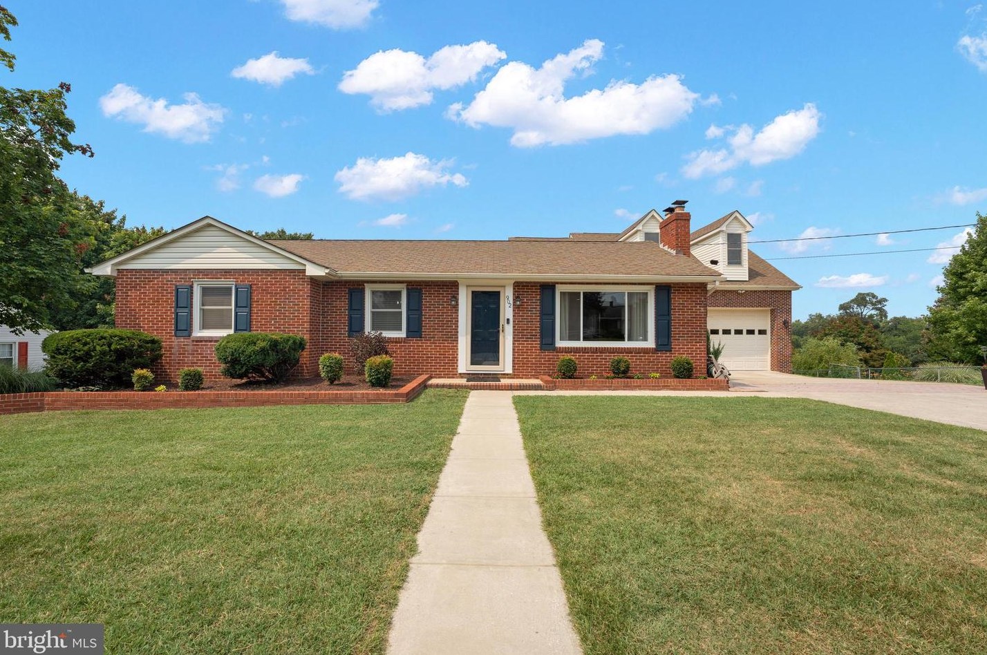 902 Hillcrest Rd, Baltimore MD  21076-1504 exterior