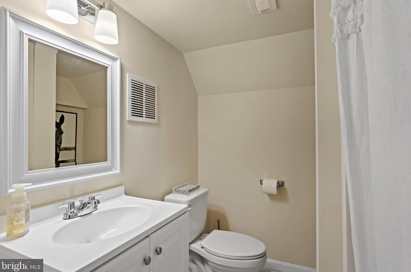 902 Hillcrest Rd, Baltimore MD  21076-1504 exterior