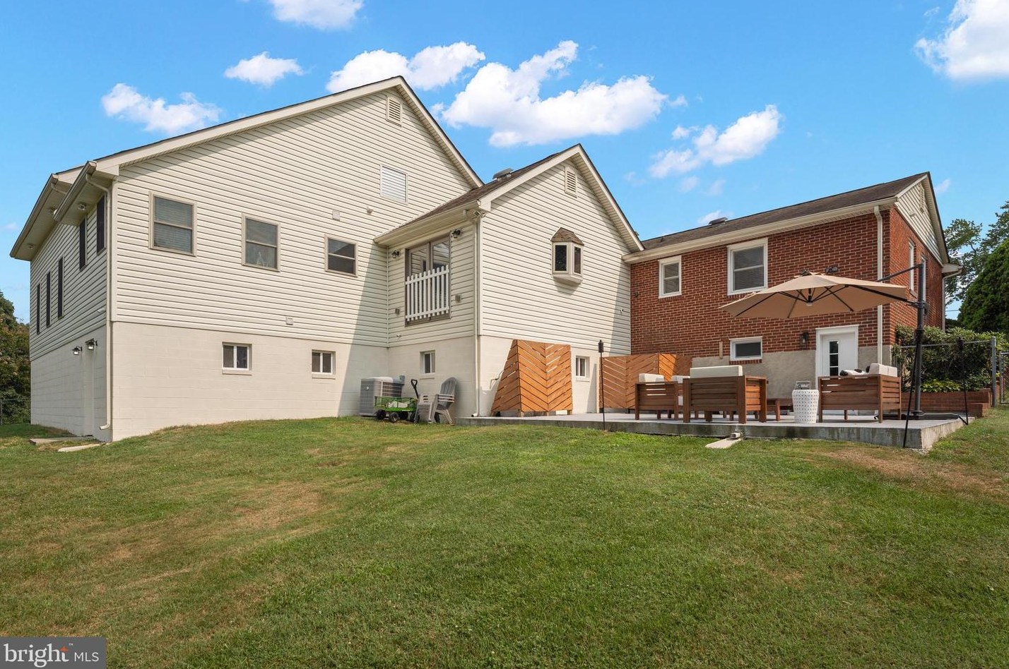 902 Hillcrest Rd, Baltimore MD  21076-1504 exterior