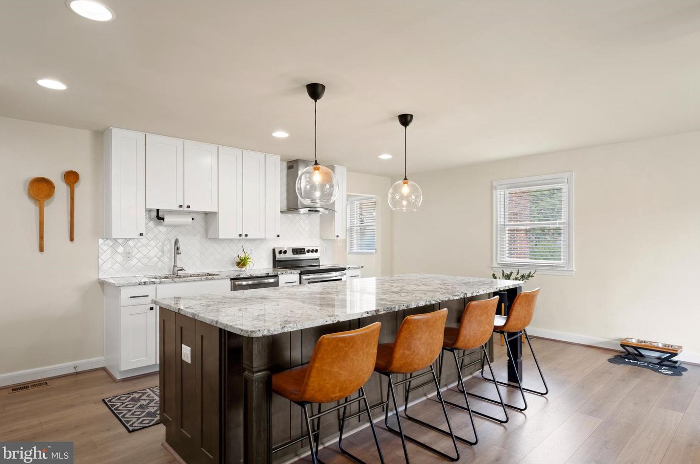 902 Hillcrest Rd, Baltimore MD  21076-1504 exterior