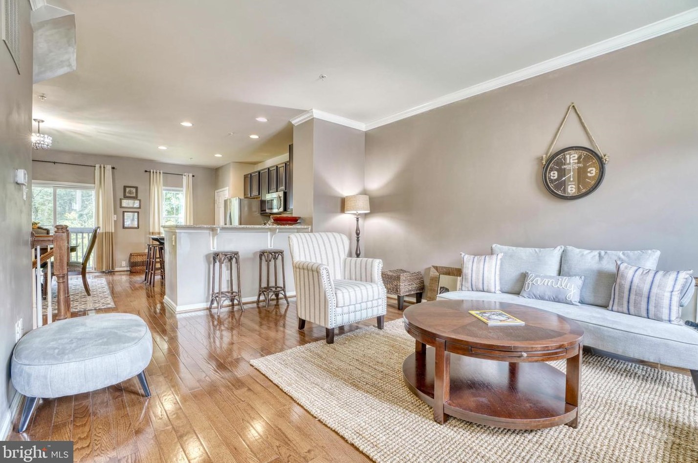 7220 Dorchester Woods Ln, Baltimore, MD 21076-2038