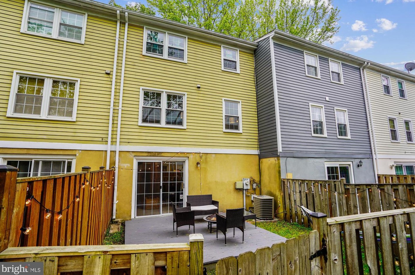 1852 Sharwood Pl, Crofton MD 21114-1949 exterior