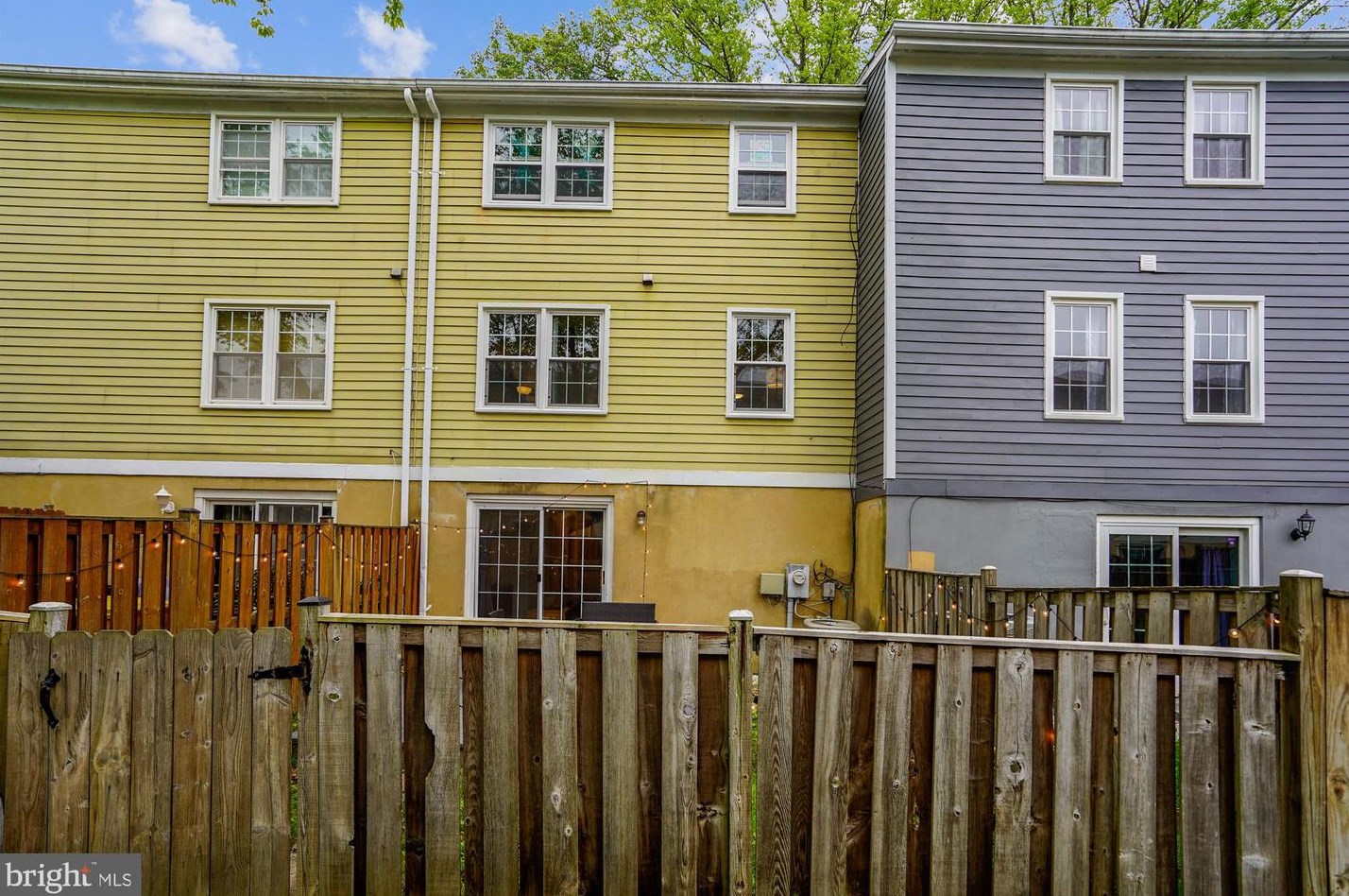 1852 Sharwood Pl, Crofton MD 21114-1949 exterior