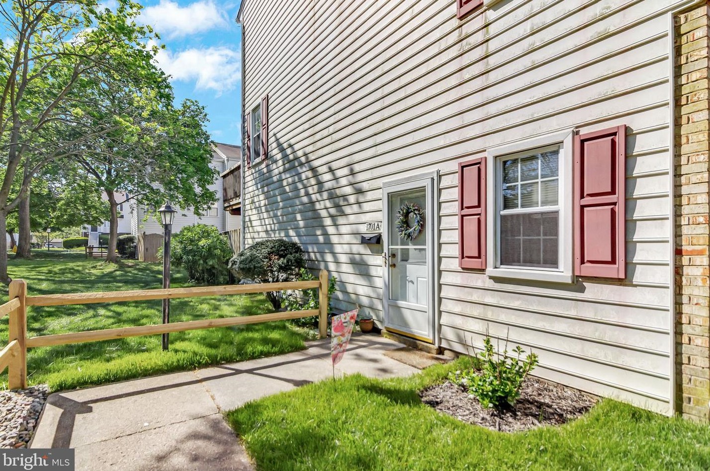 1701 Bancroft Ln, Crofton, MD 21114-1608