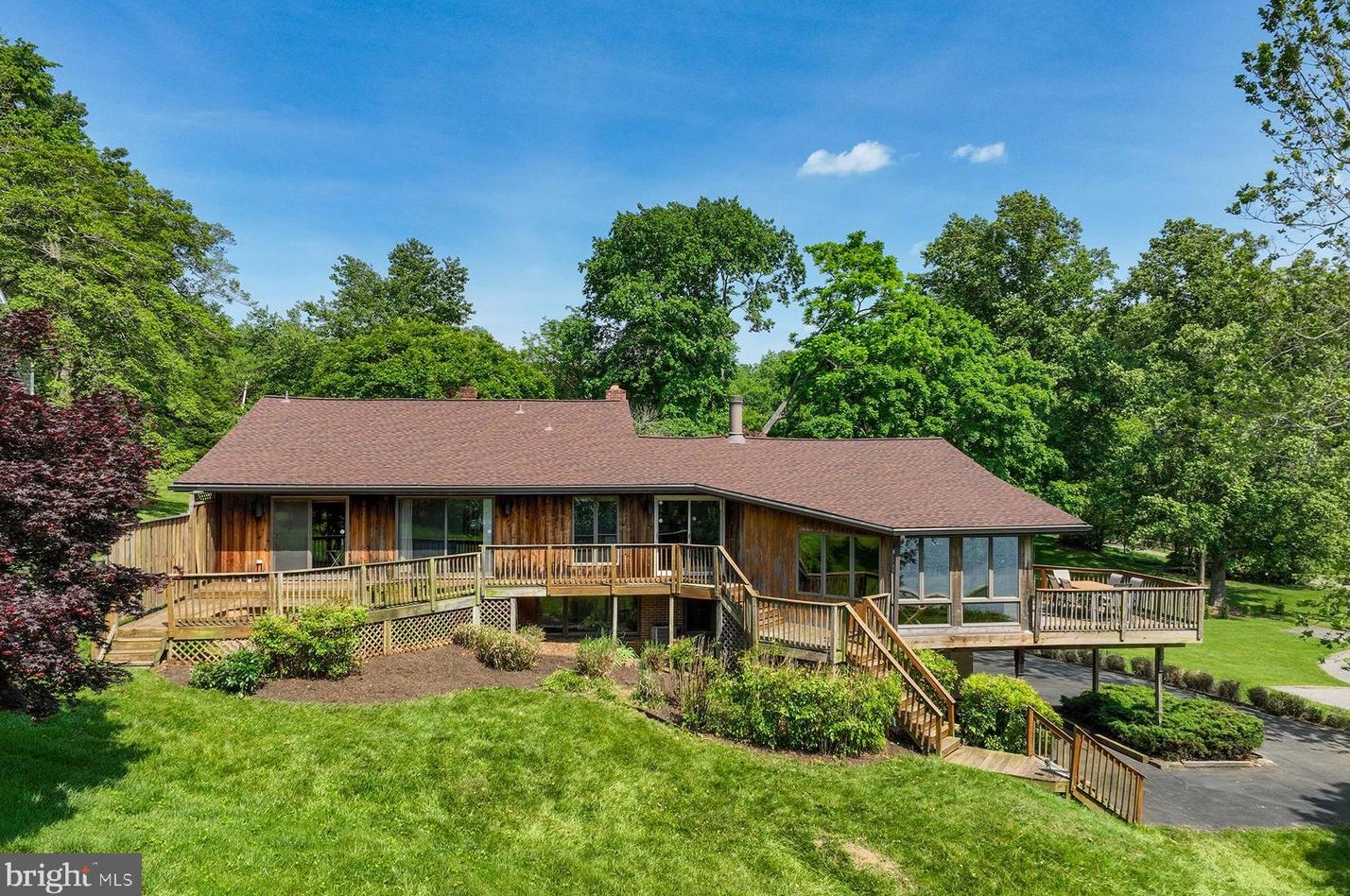 296 Joyce Ln W, Arnold, MD 21012