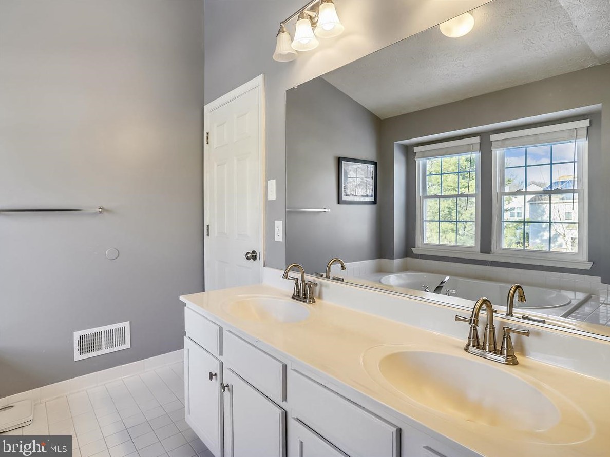 2718 Bains Ct, Crofton MD 21114-3153 exterior