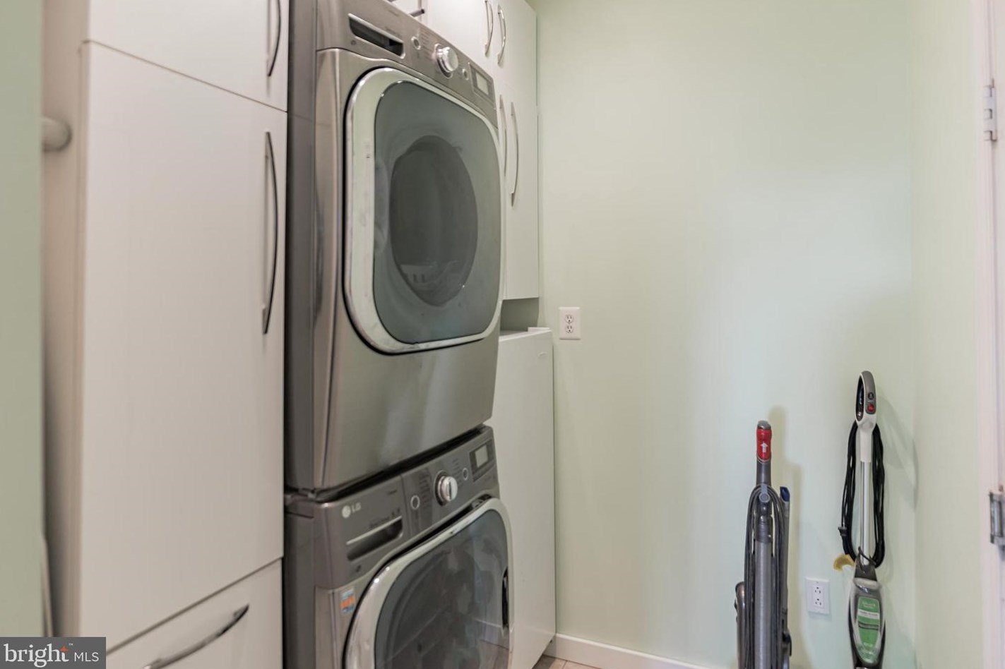 1835 Disney Est Cir, Severn MD 21144-1090 exterior