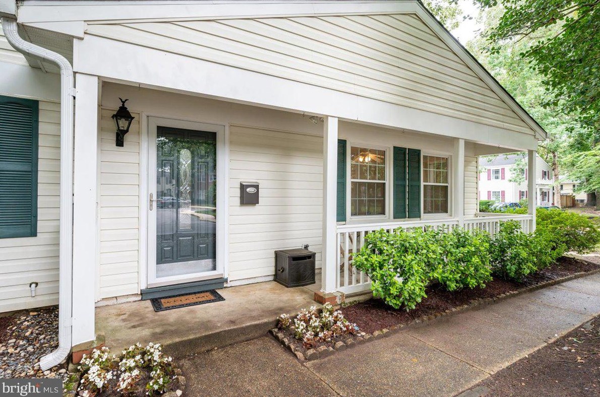 1701 Fernham Ct, Crofton, MD 21114-2308