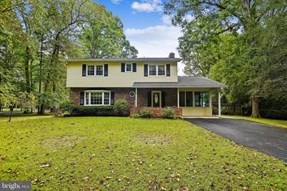885 W Holly Drive W - Photo 1