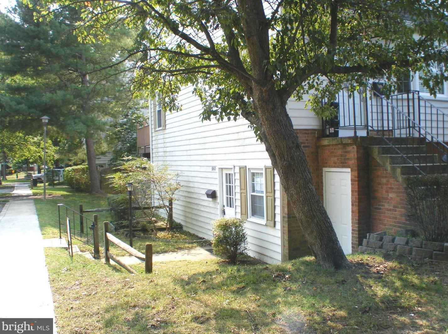 1683 Hart Ct, Crofton MD 21114-1613 exterior