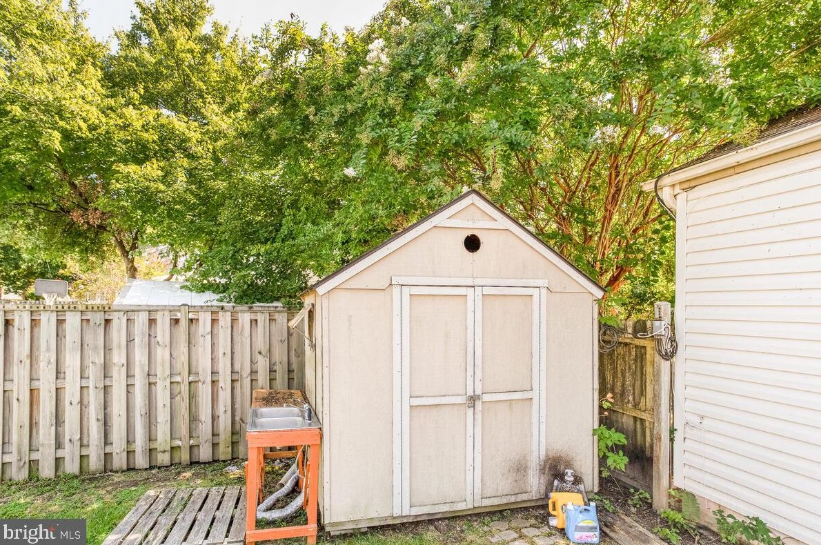 1446 Fairbanks Dr, Baltimore MD  21076-1622 exterior