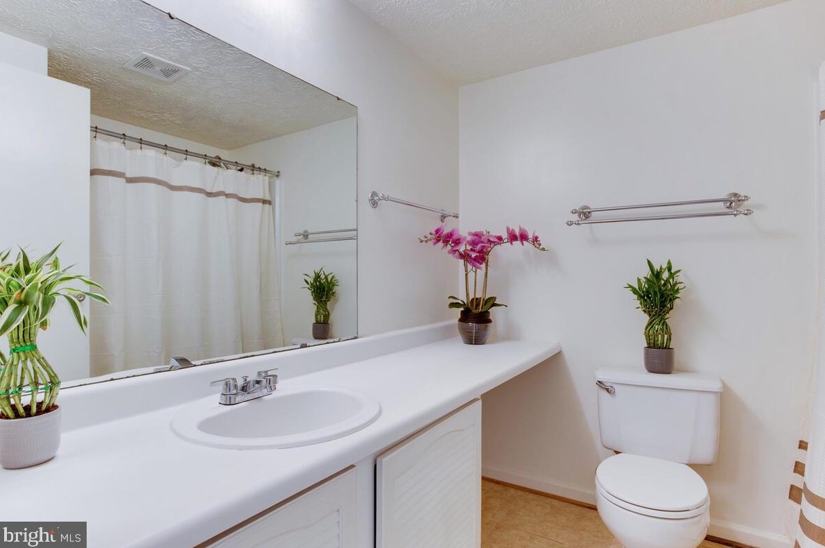 1446 Fairbanks Dr, Baltimore MD  21076-1622 exterior