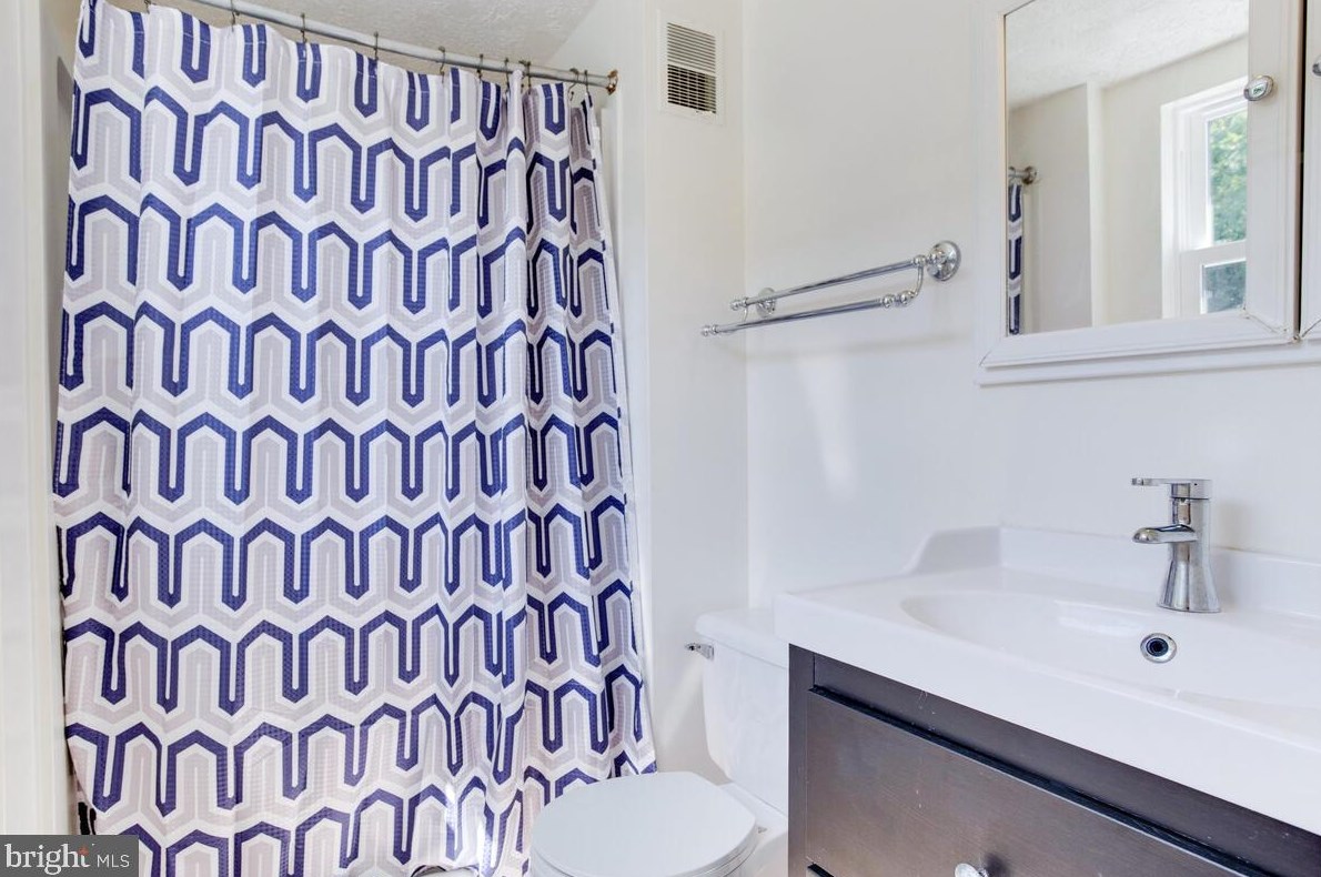 1446 Fairbanks Dr, Baltimore MD  21076-1622 exterior