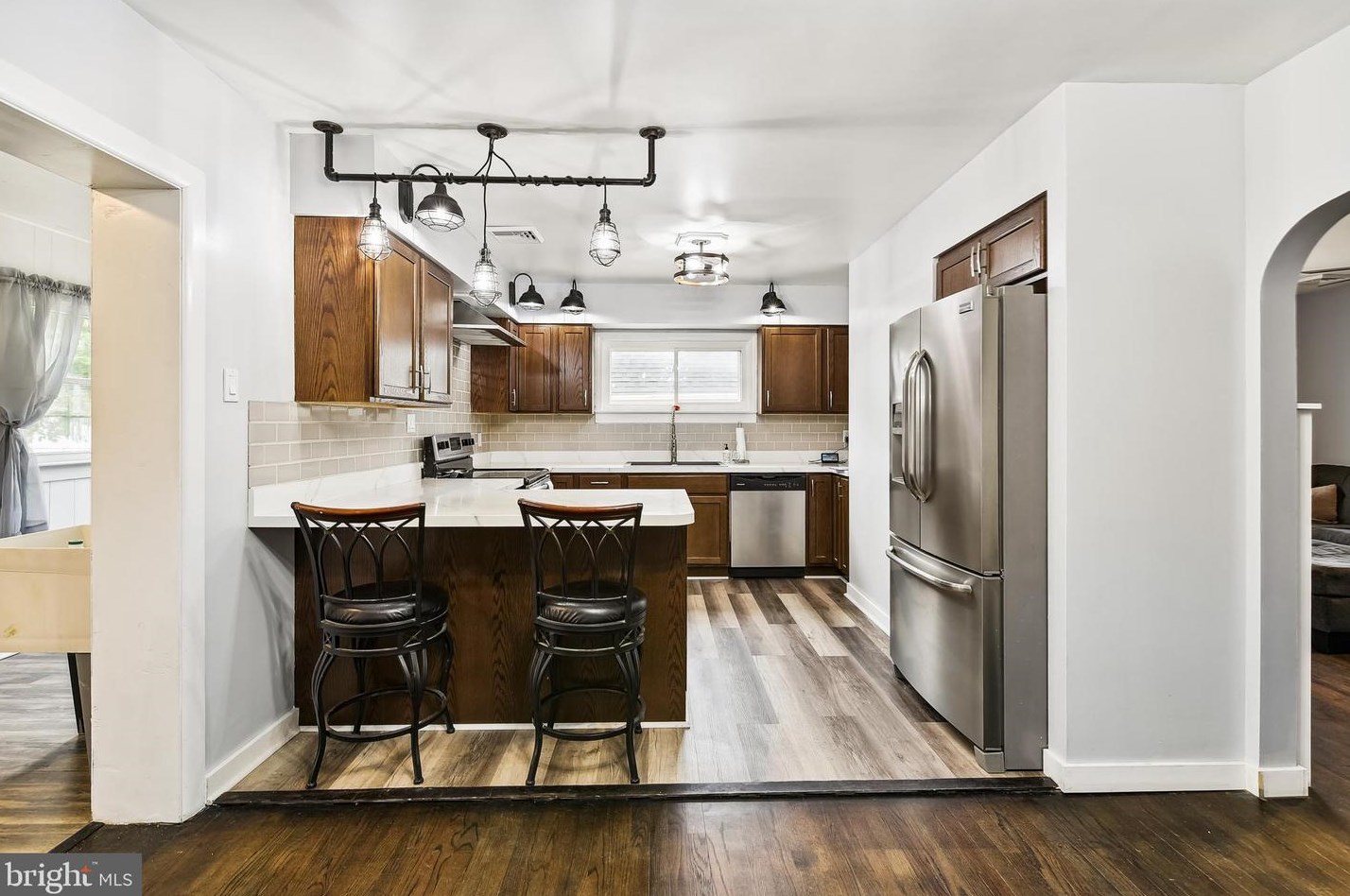 912 Hammonds Ln, Baltimore MD  21225-3337 exterior