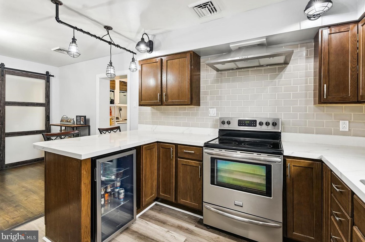 912 Hammonds Ln, Baltimore MD  21225-3337 exterior