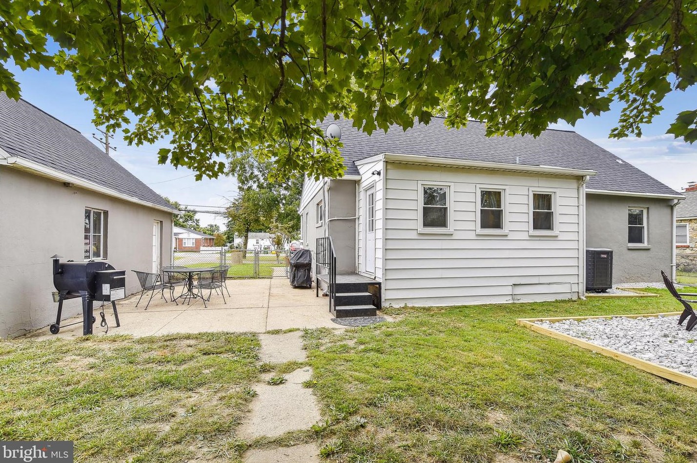 912 Hammonds Ln, Baltimore MD  21225-3337 exterior