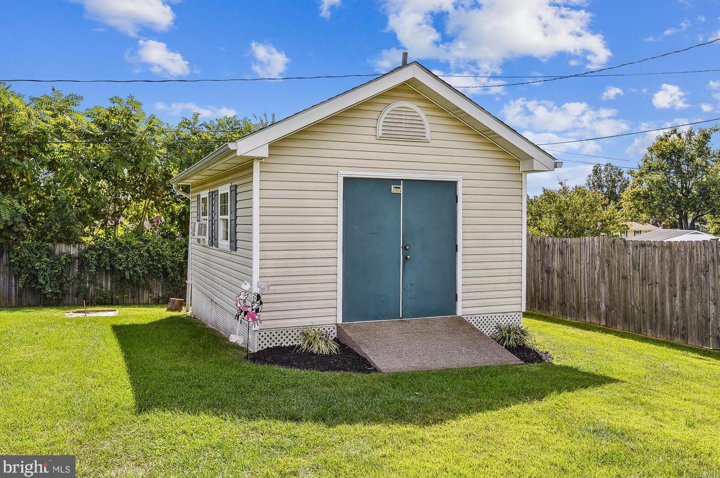 611 Brian St, Baltimore MD 21225-3806 exterior