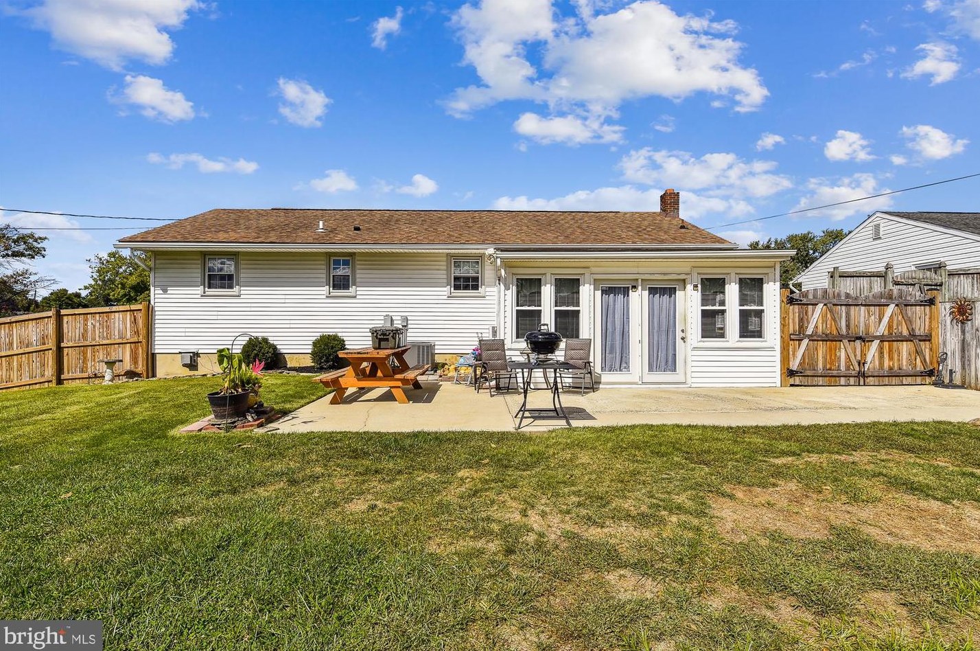 611 Brian St, Baltimore, MD 21225-3837