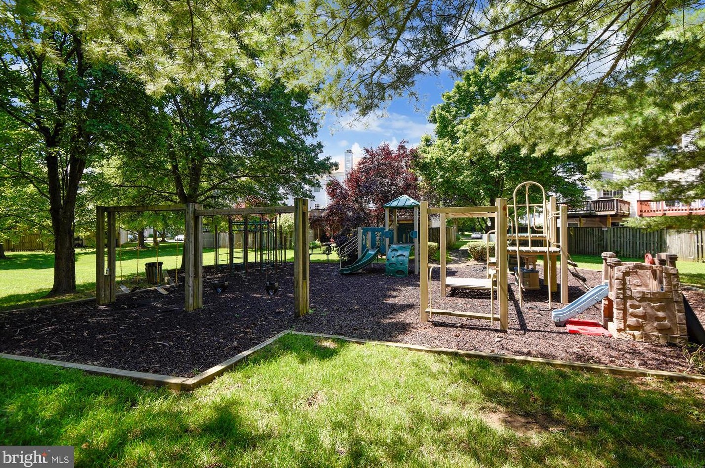 1488 Lowell Ct, Crofton MD 21114-1104 exterior