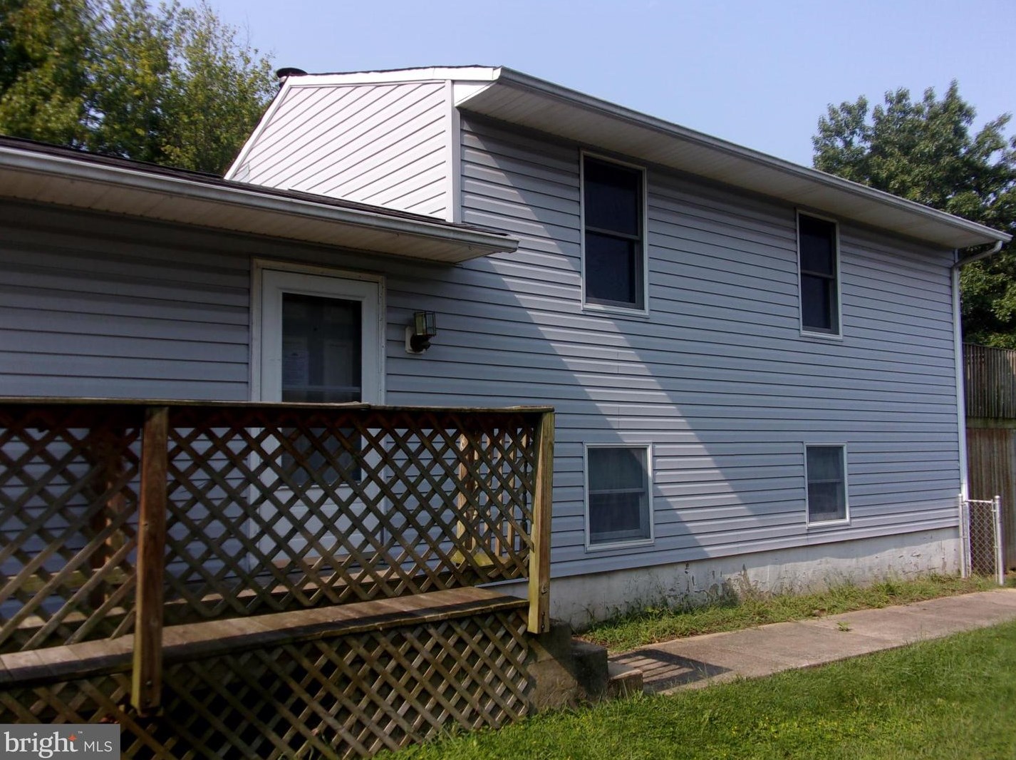 704 Waterview Dr, Baltimore, MD 21226-1942