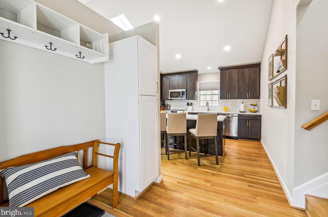 690 Swan Dr, Deale, MD 20751