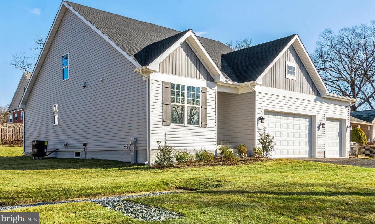 8071 Woodholme Cir, Riviera Beach, MD 21122