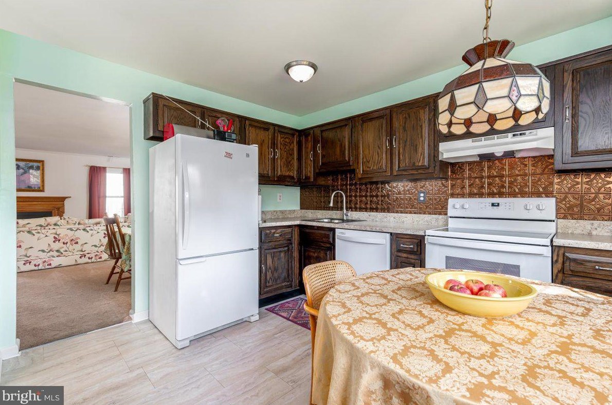 1448 Orleans Ct, Crofton MD 21114-1125 exterior