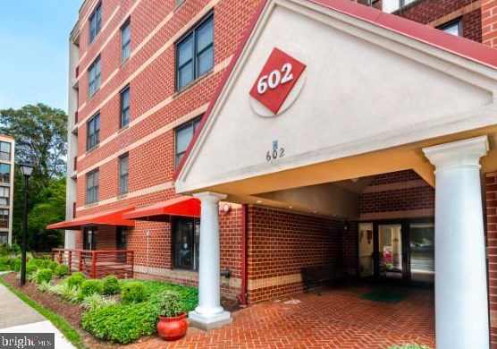 602 Mckinsey Park Dr #404, Severna Park, MD 21146