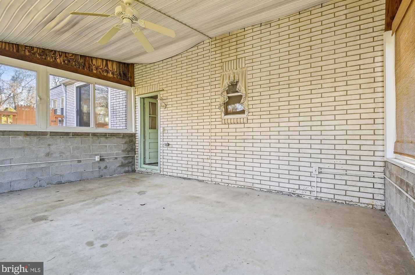 518 Hammonds Ln, Baltimore MD  21225-3644 exterior